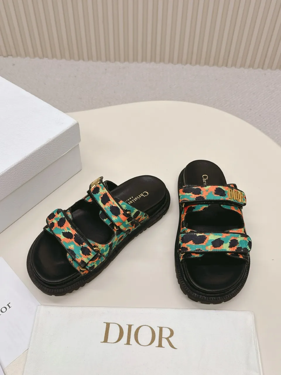 👟👟Ex-factory price 460👟👟 This black sheepskin DiorAct sandal is fashionable. Paired with an insole that fits the shape of your foot, it's made of exceptionally lightweight and comfortable leather. The upper straps feature a Velcro closure and feature a gold-finish metal "DIOR" logo. Can be matched with various styles to show modern style. Gold-finish metal "DIOR" logo Two adjustable Velcro straps Leather insole that fits the shape of your foot Soft and lightweight texture EVA sole decorated with Christian Dior's lucky star symbol Made in Italy Size 35--42 (Customized sizes 41 and 42 are non-refundable)